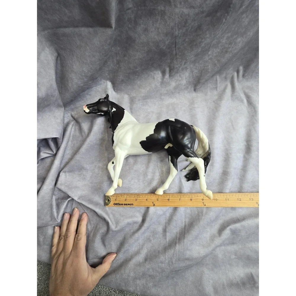 Breyer BreyerFest Horse #711106 Tommie Turvey's Joker Pinto Smart Chic Olena